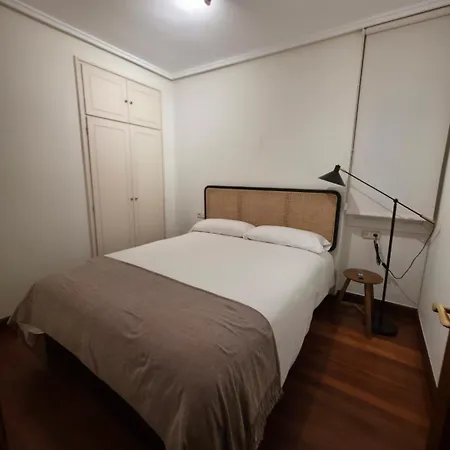 Apartment Big With 3 Parking Included *