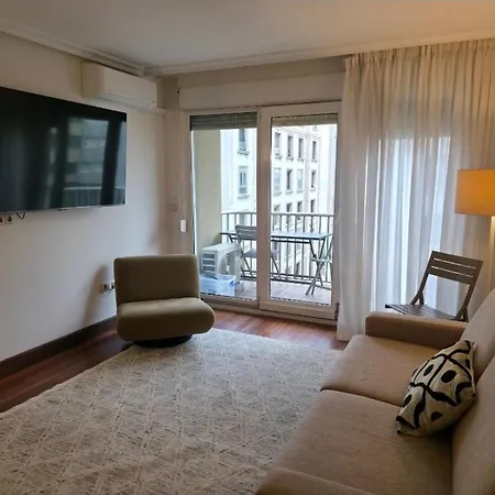 Big With 3 Parking Included Apartman