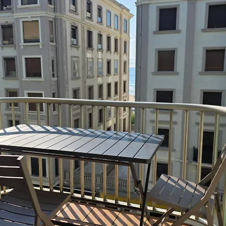 Apartment Big With 3 Parking Included *